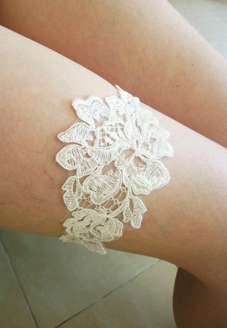 Royalty elegance ivory lace wedding garter bridal garter ivory lace garter with beautiful bridal quality embroidery