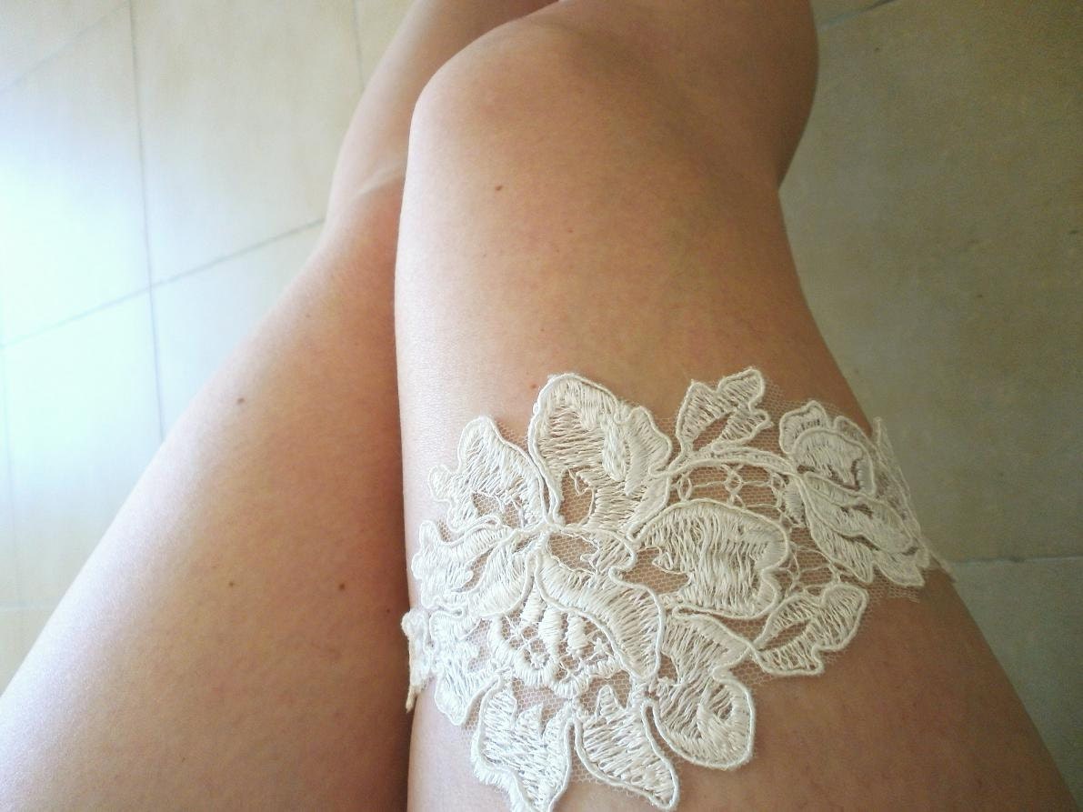Royalty elegance ivory lace wedding garter bridal garter ivory lace garter with beautiful bridal quality embroidery