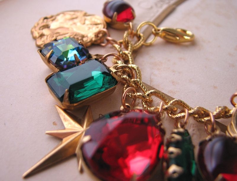Holiday jewelry CHRISTMAS charm bracelet  vintage rhinestones green red