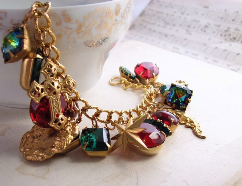 Holiday jewelry CHRISTMAS charm bracelet  vintage rhinestones green red