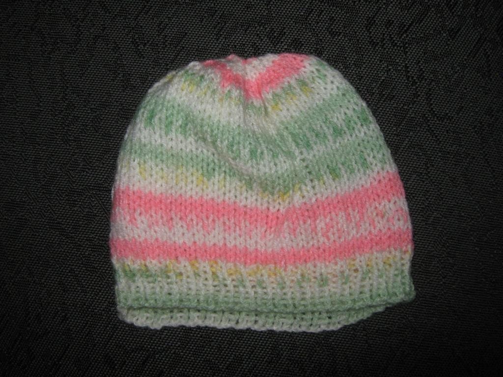 hand knit baby hat size 0 - 6 months