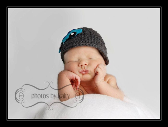 Newborn Newsboy Beanie with removable Car Applique - Hand Crocheted, Gray, Blue, White