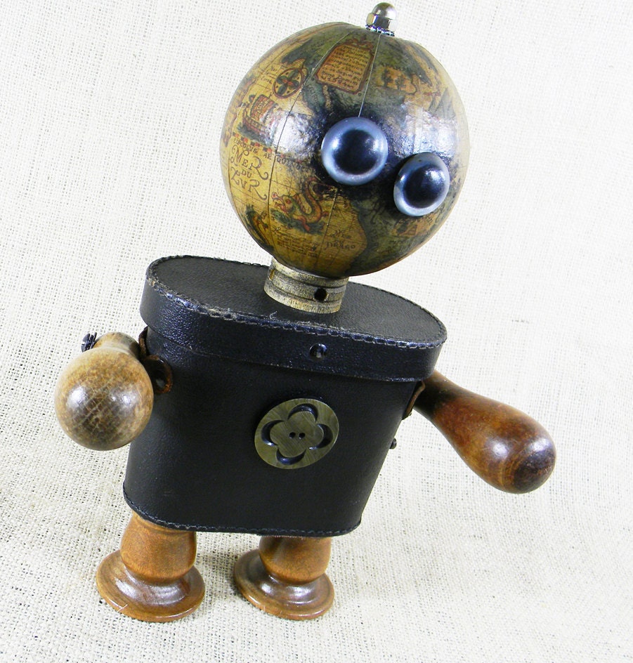 TRAVELER - Robot Sculpture On The Go - Reclaim2Fame