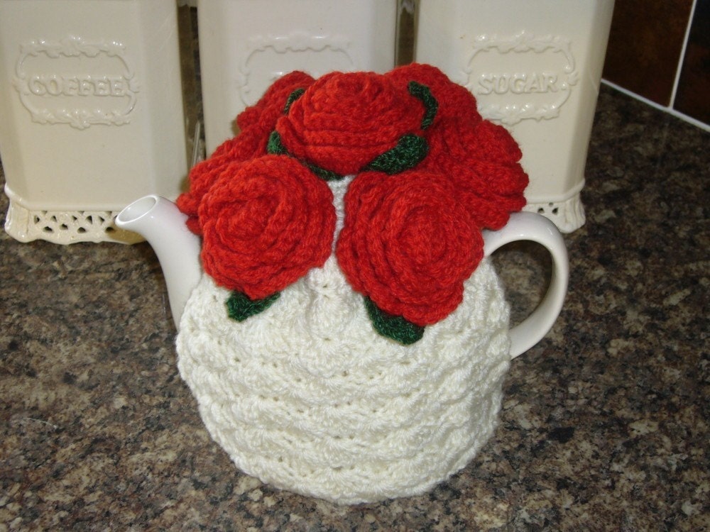 4-6 Cup Crochet Tea Cosy/ Tea Cozy/ Cosy/ Cozy Cream with Red Roses Valentine. (Made to order)