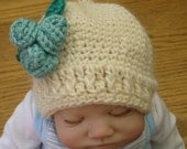 Crochet Baby Cloche Hat with Roses and Leaves in Green to fit 3-6 months
