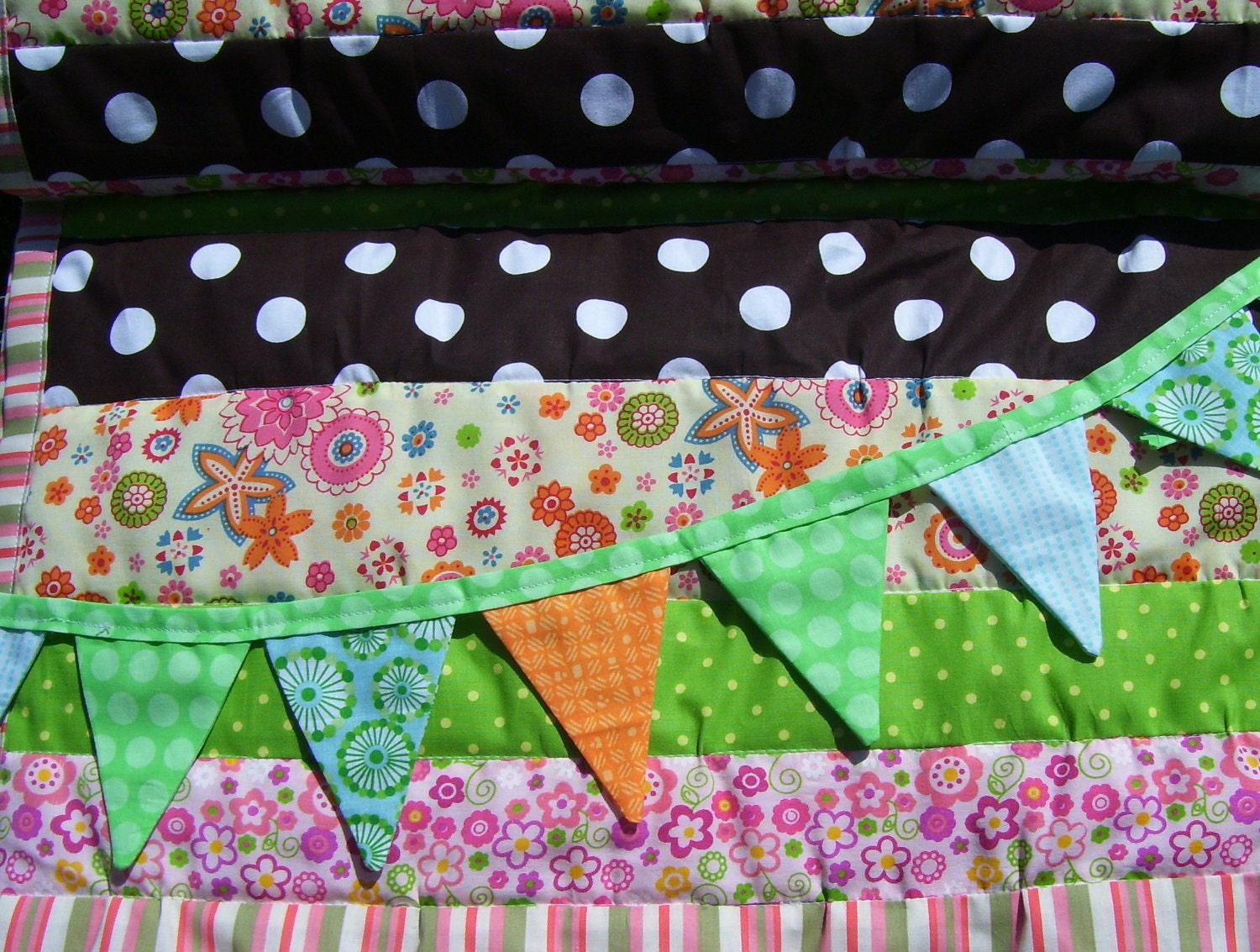 Baby Quilt  Stylish quilt in bright colors that will bring love and warmth to the little one in your life,