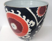 Lg Bee Bowl in Prout's Poppy