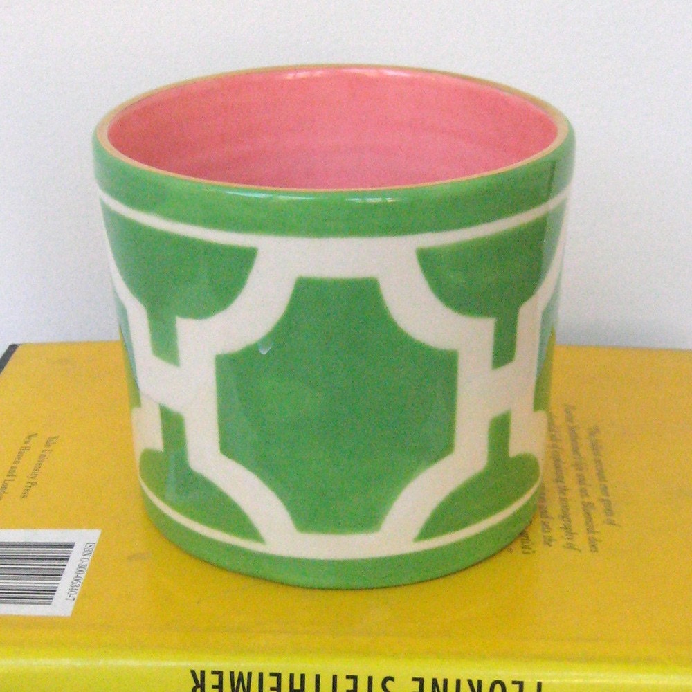 Peony Vase in Hampton Links Kelly Colorway