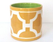 Orchid Vase in Hampton Links Butter Colorway