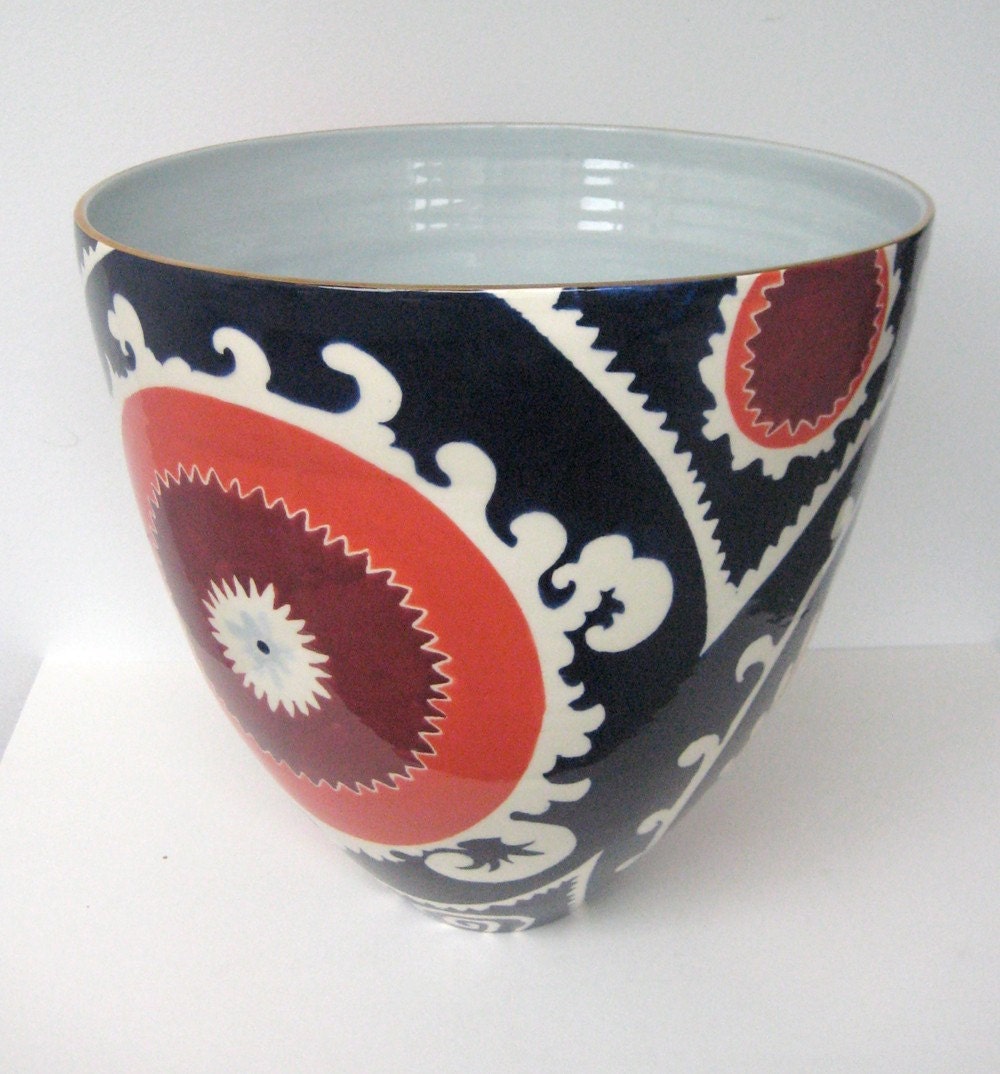Lg Bee Bowl in Prout's Poppy