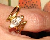 vintage LIND crystal solitaire floral motif ring