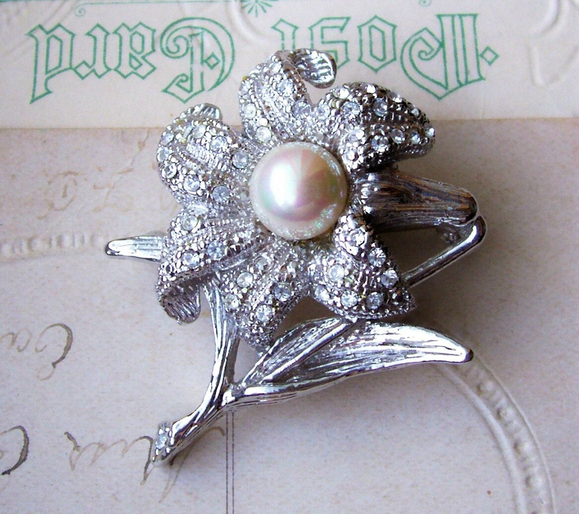 50% OFF SALE Vintage silver metal rhinestones and pearl lily brooch