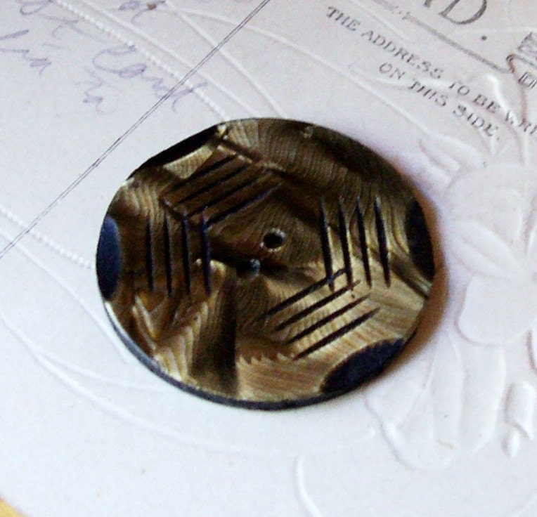 Vintage marbled brown carved layer celluloid wafer button X 1