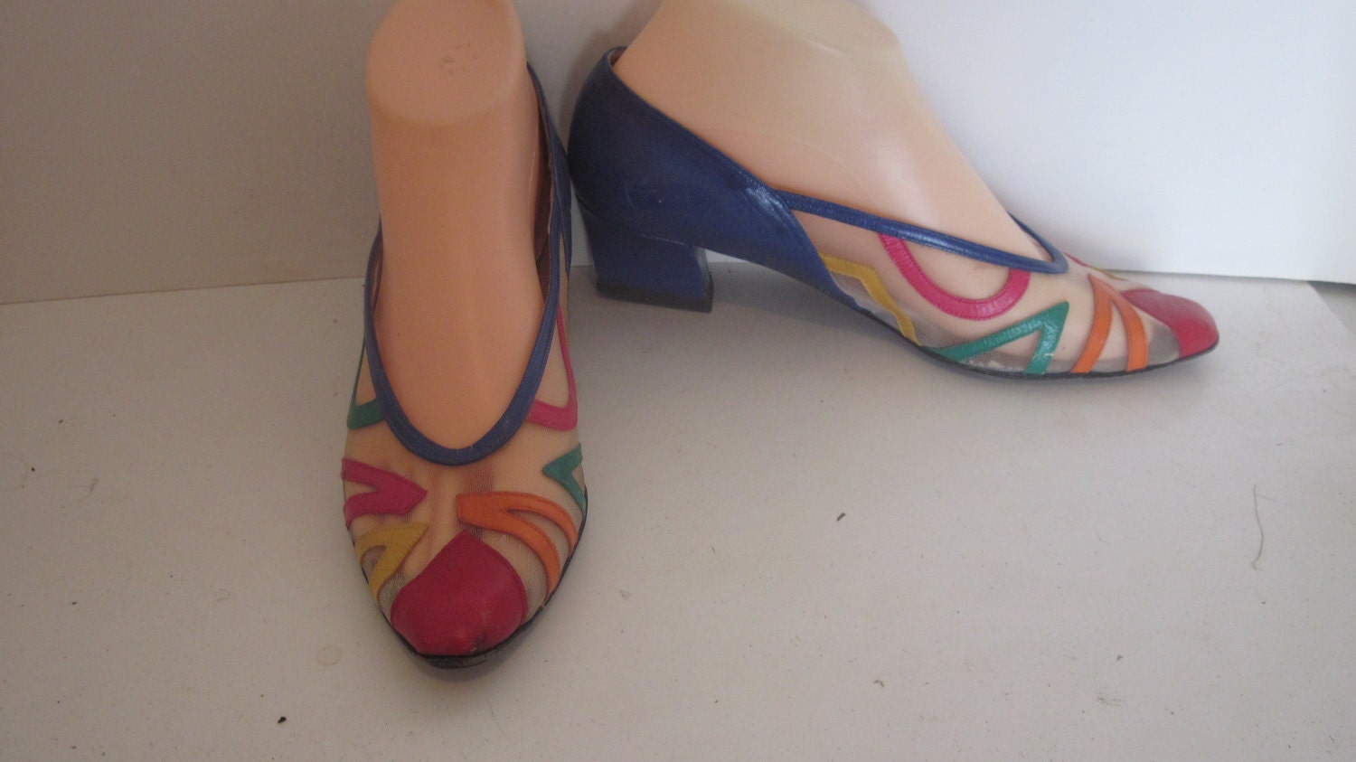 sz 7 vintage multi color leather and mesh shoes low heel