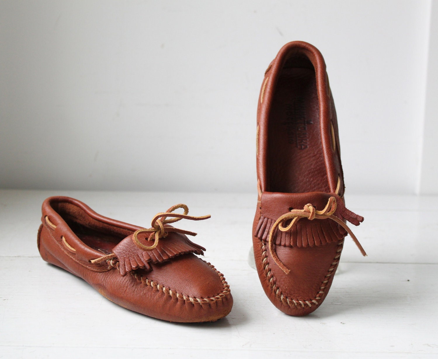Vintage Minnetonka moccasins. Men 10 / Wom 11.5. Chestnut brown driving mocs / Rustic preppy / the TOASTED PECAN sneakers