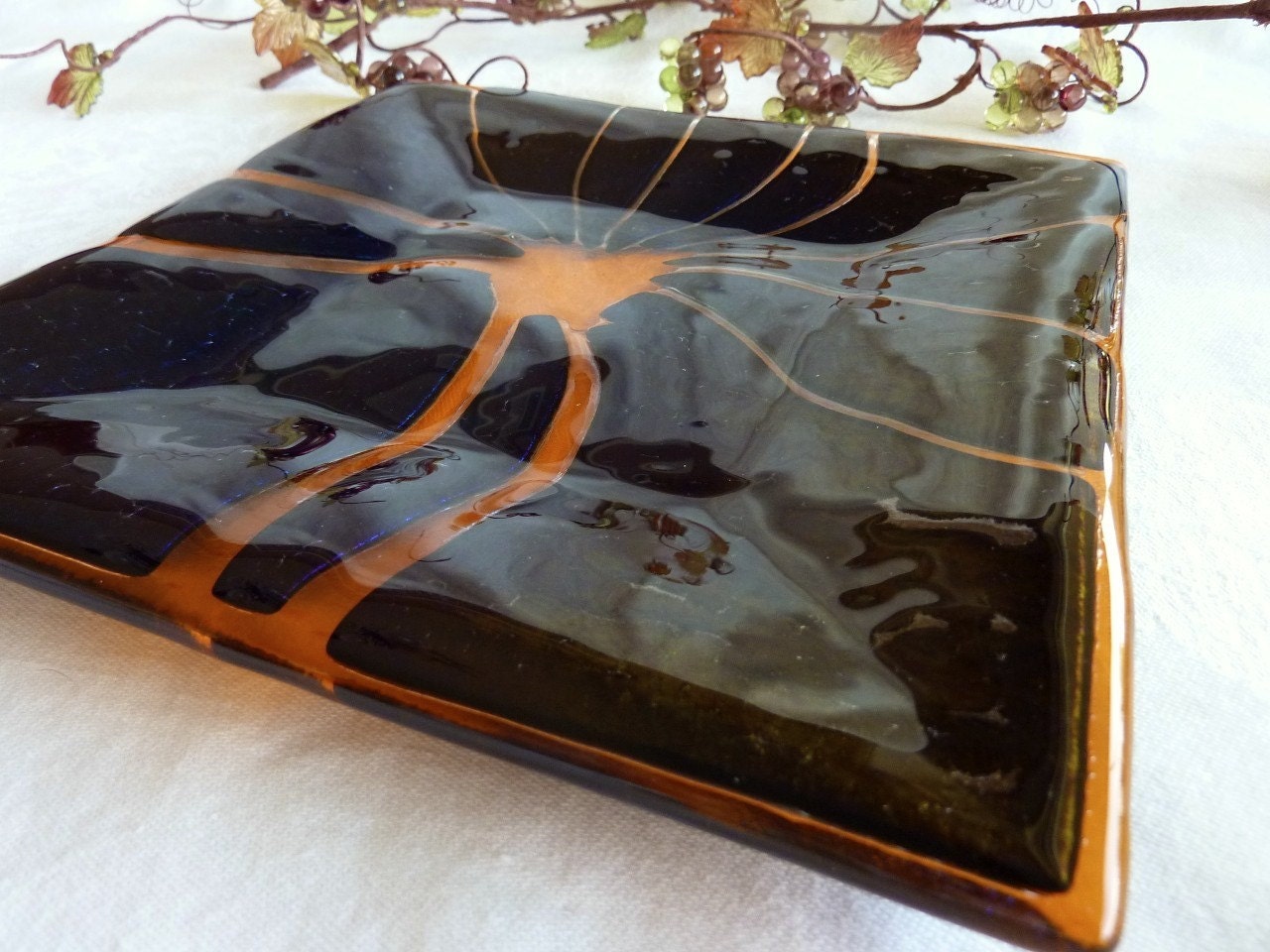 Shimmering Glass Plate in Black and Coral