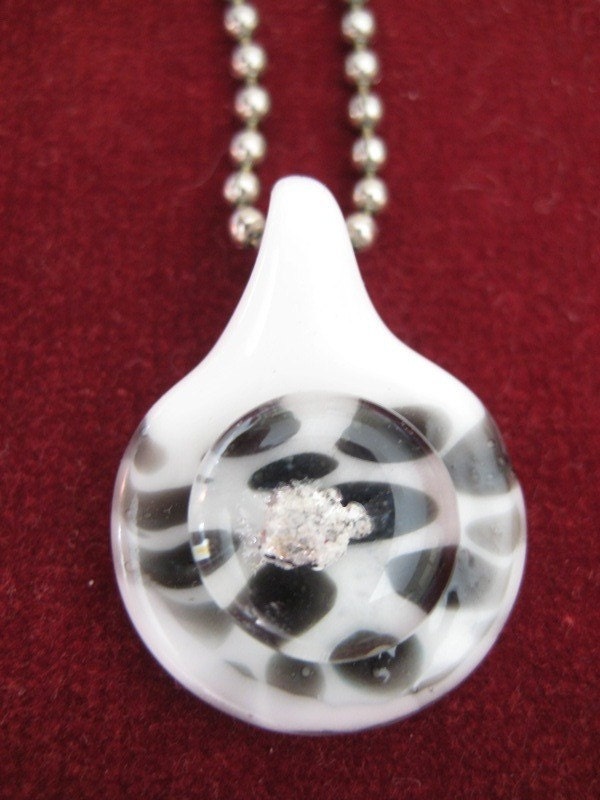 Custom Glass Memorial Pendant - Ashes of your Pet or Loved One