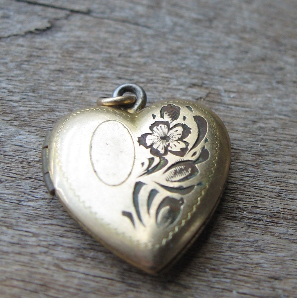 Vintage Etched Heart Locket
