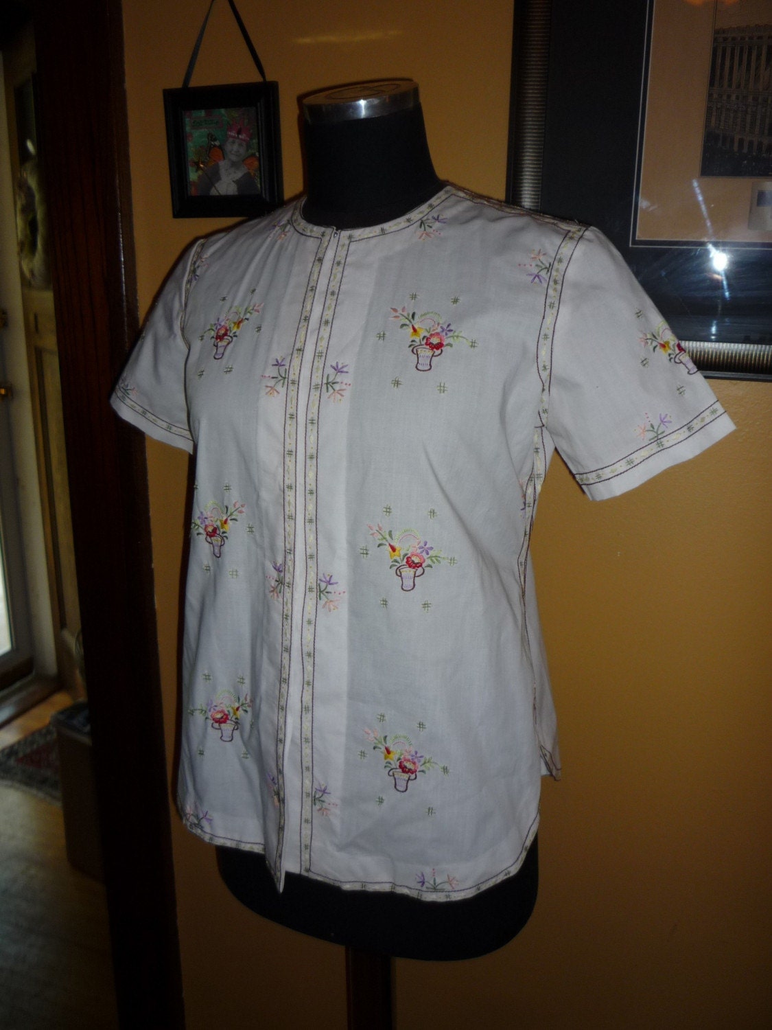 Sweet embroidered Asian top