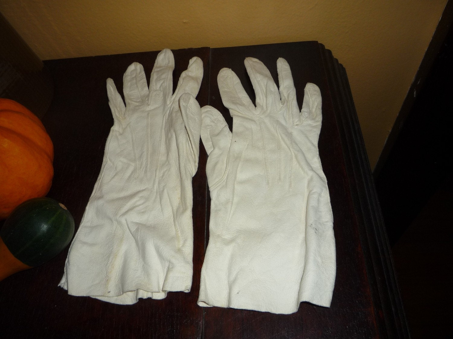 Delicate, White, Ladylike Kid Gloves