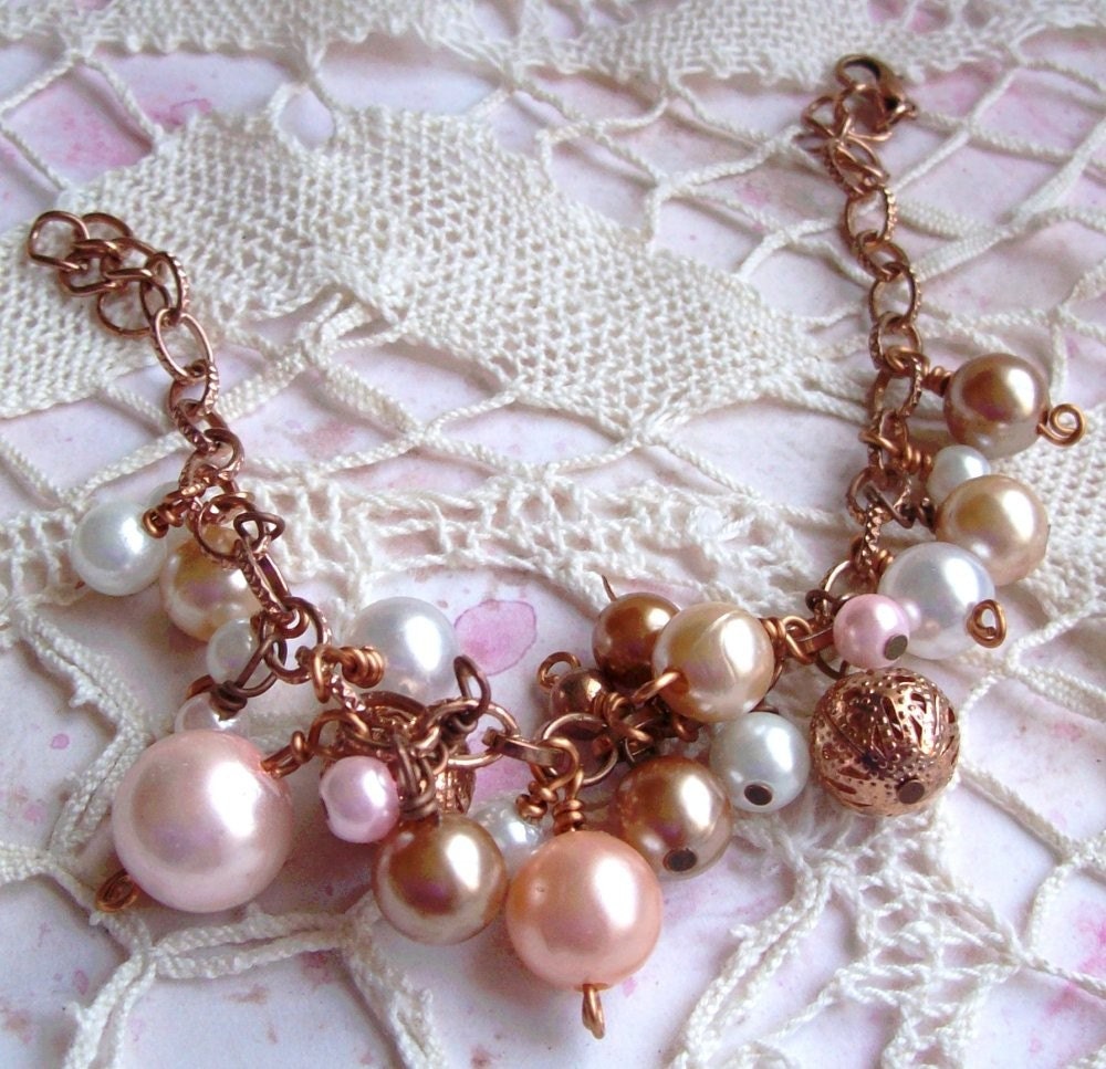 Copper and coloured pearl beads bracelet