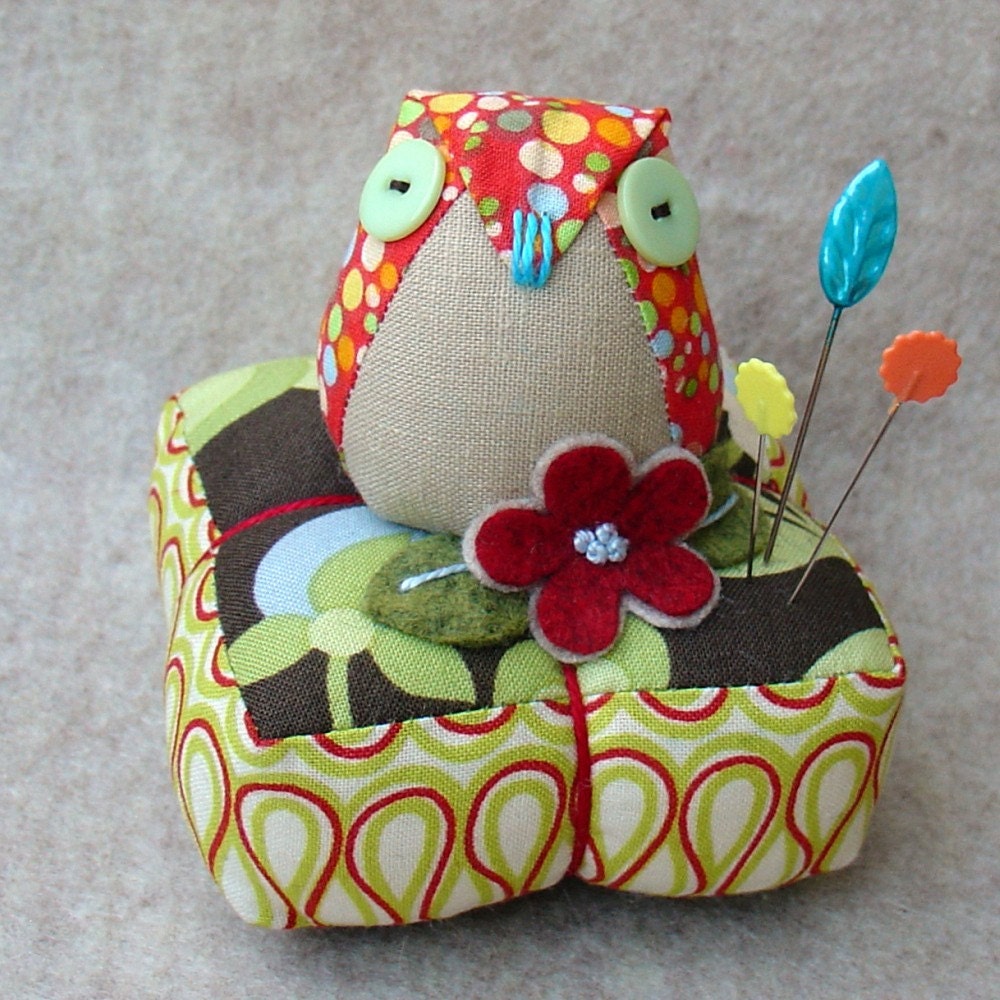 Scarlet the Owl - pincushion.