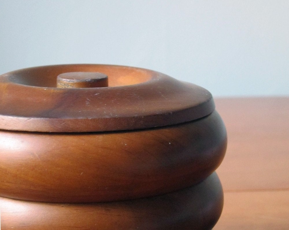 Hellerware wooden stacking dishes with lid