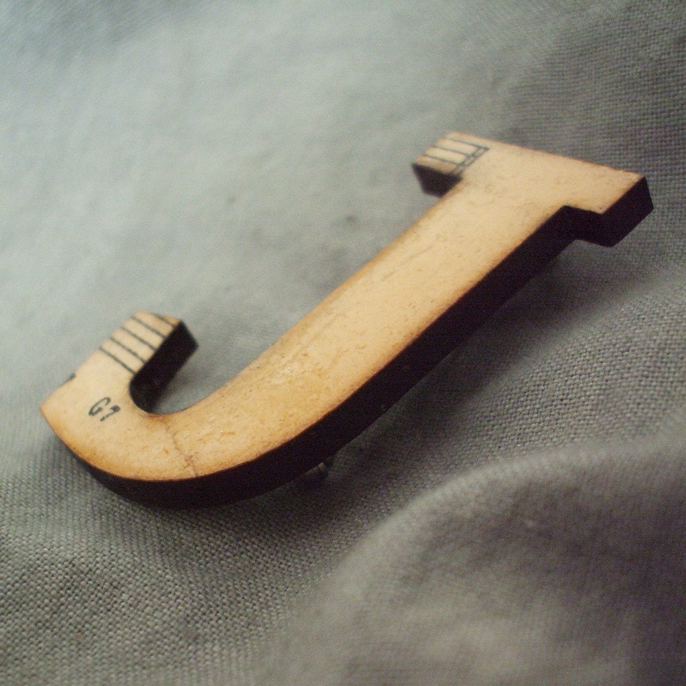 Vintage manuscript J brooch