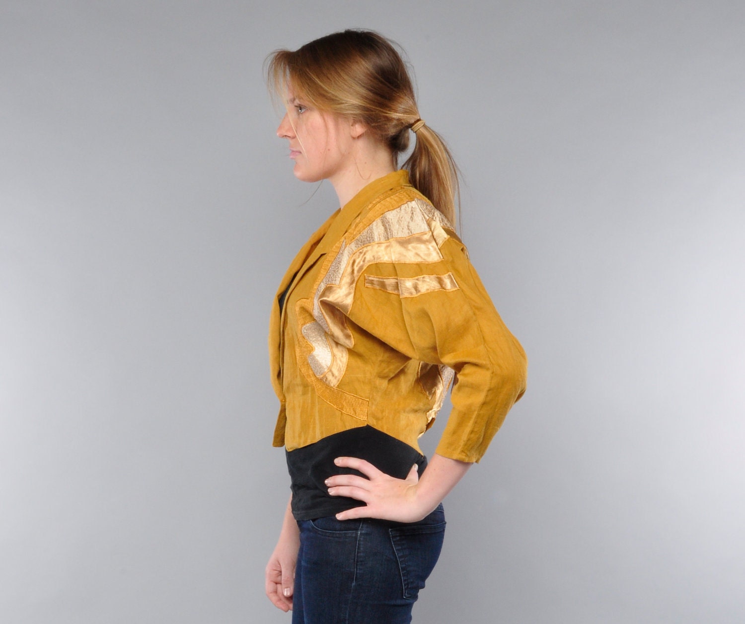 Vintage 80's Cropped Jacket / Mustard Yellow Linen / Abstract Applique / Nipped Waist / M