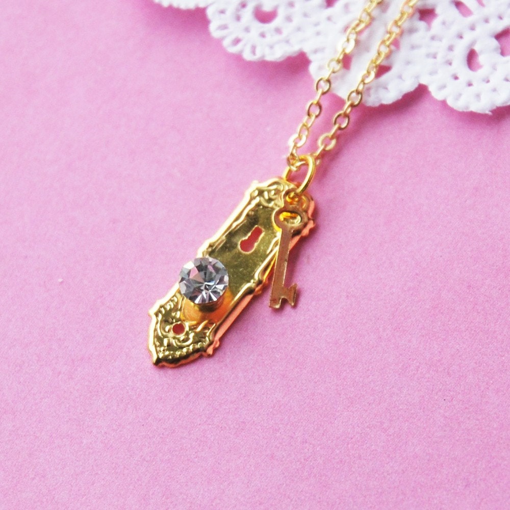 Alice in Wonderland Golden Doorknob and Key Necklace