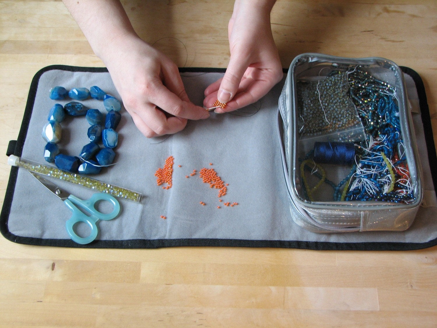 String-Me-Along, bag and workspace combination