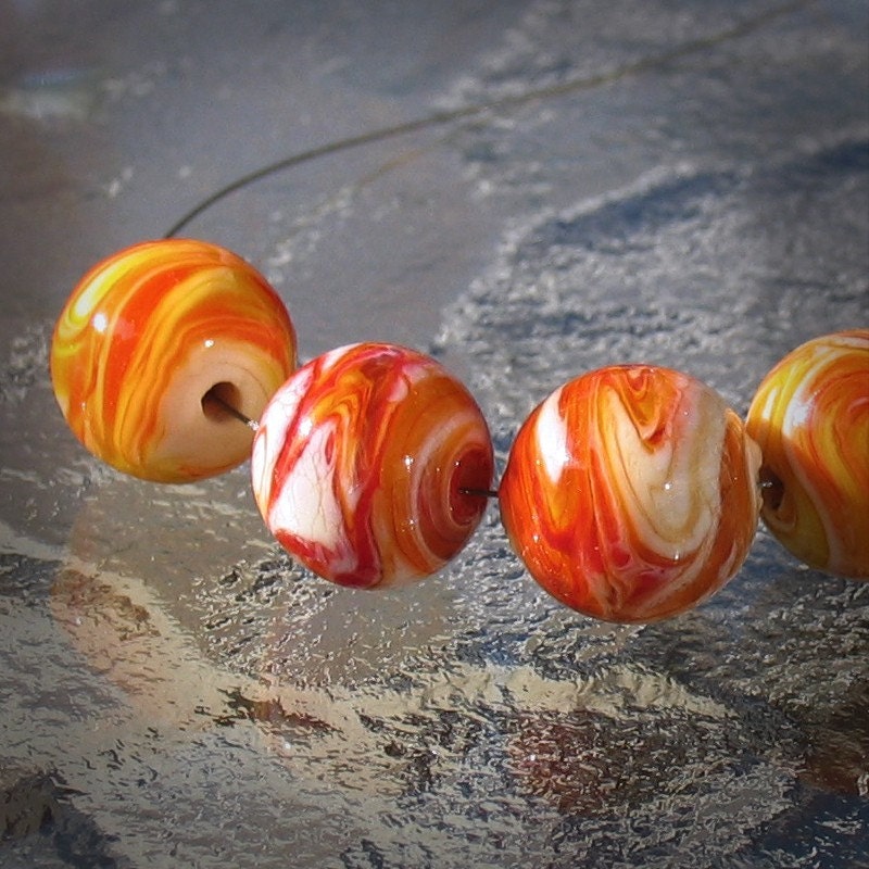 Red and Ivory Round Marbeled Lampwork Bead Set (5)