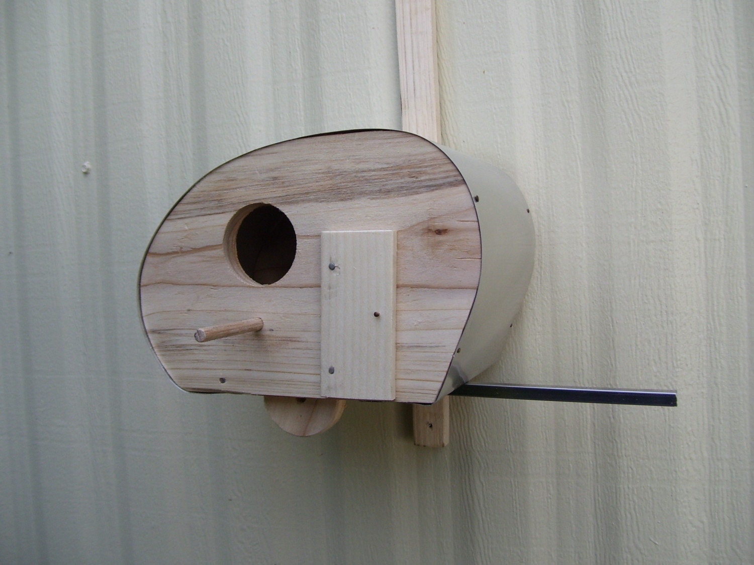 Camp trailer birdhouse