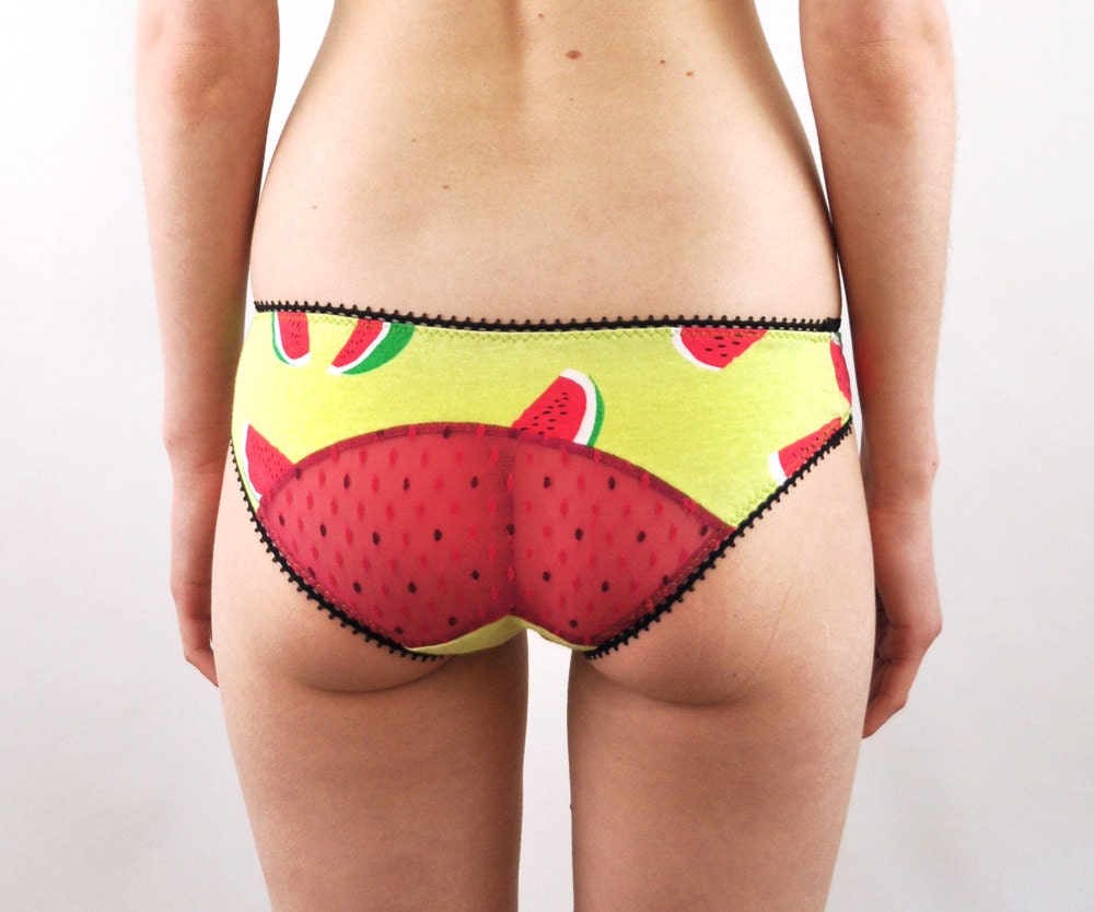 Panties with watermelon print and watermelon seed lace