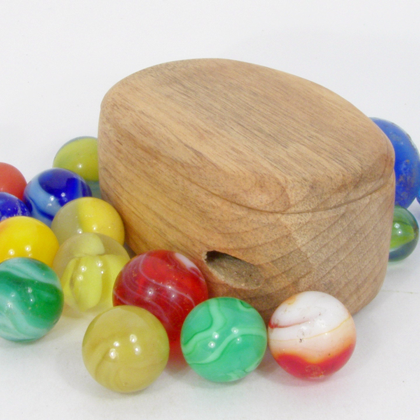 Little Oregon Myrtlewood Box, insect art, Oregon Coast, eco friendly gift box, tooth fairy box, engagement ring box, jewelry box