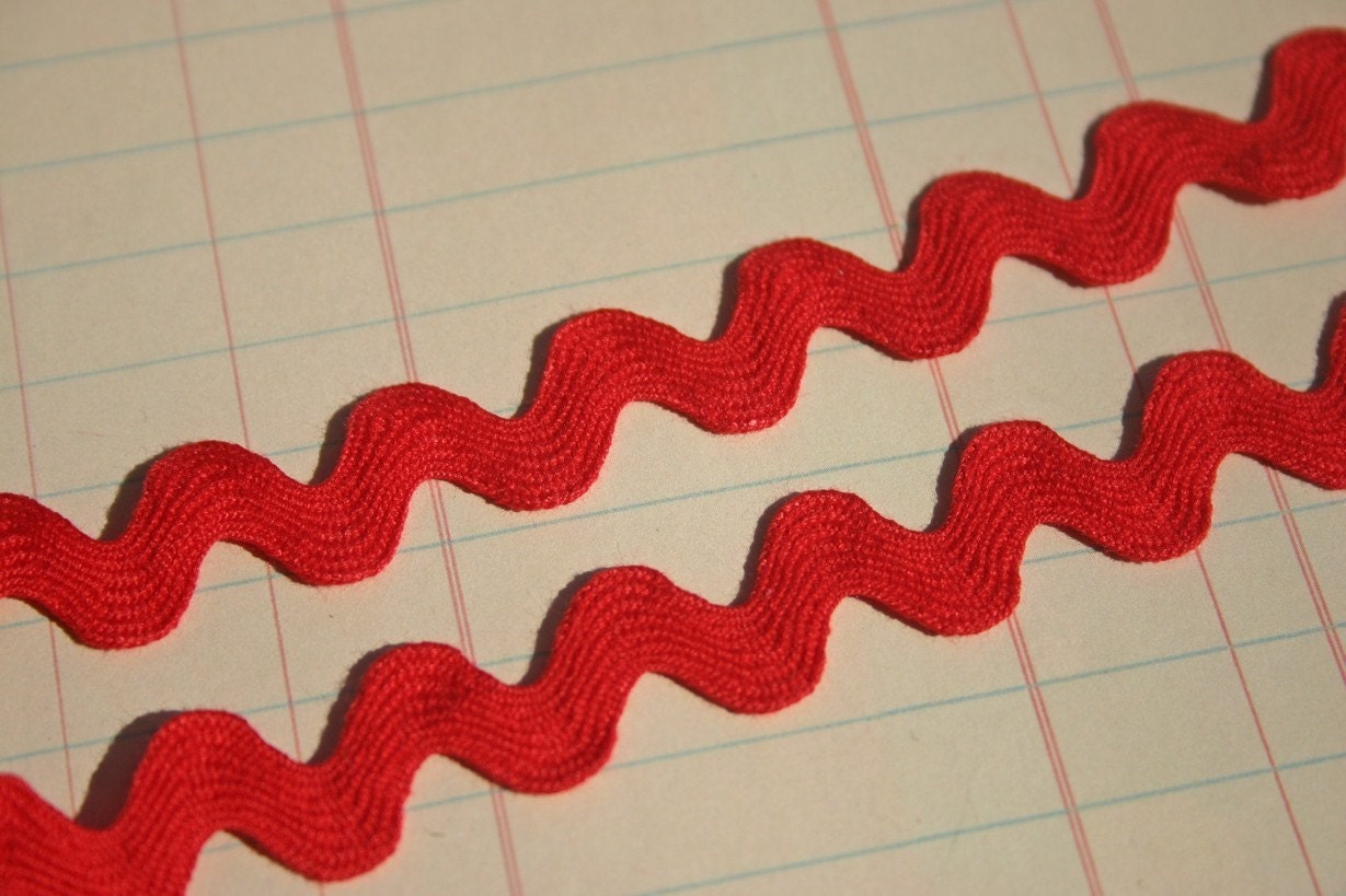 Red Rick Rack Trim - Sewing Embellishments - 4 Yards