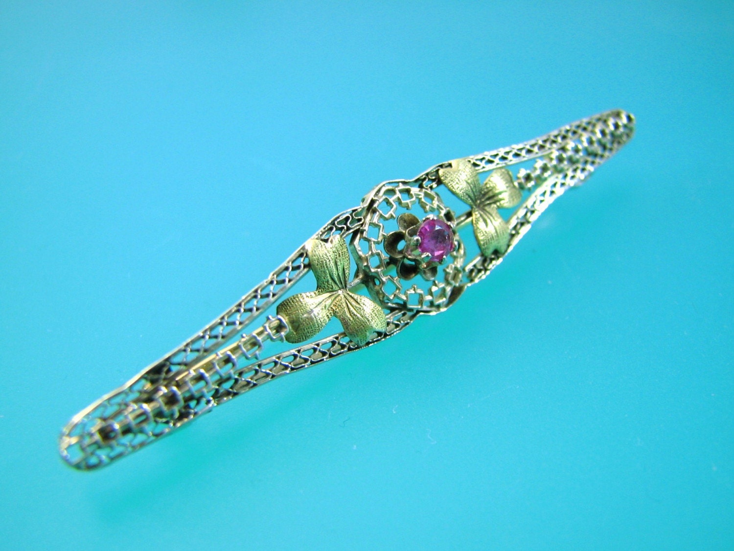 Edwardian Filigree and Ruby Bi Colored Gold Pin