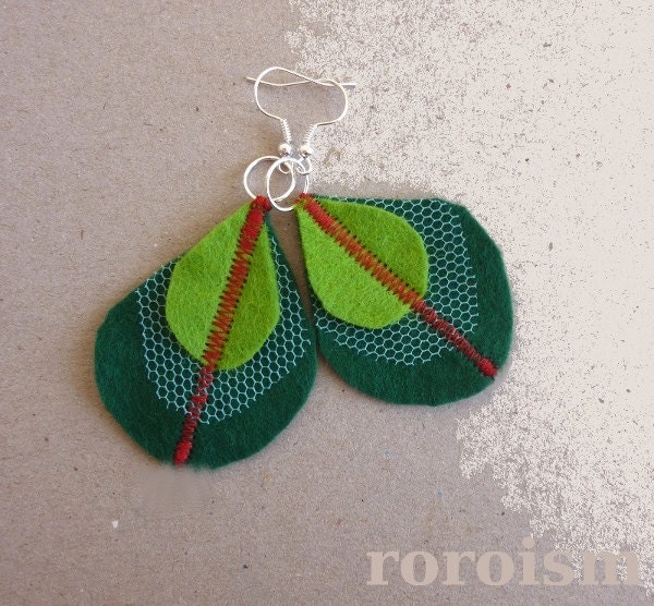 Spinach SPROUT - Green Felt Earrings - peacock feather
