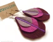 Felt peacock feather earrings - Berry Rainbow