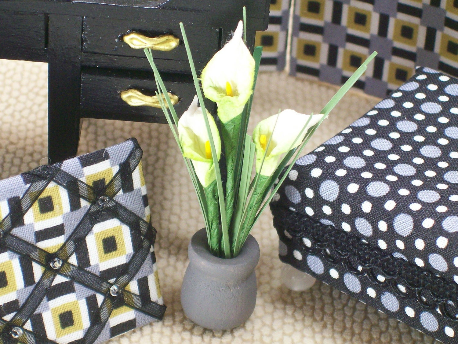 Dollhouse Miniature Mini Calla Lilies Floral Arrangement Dolls House Minis One Inch Scale Modern