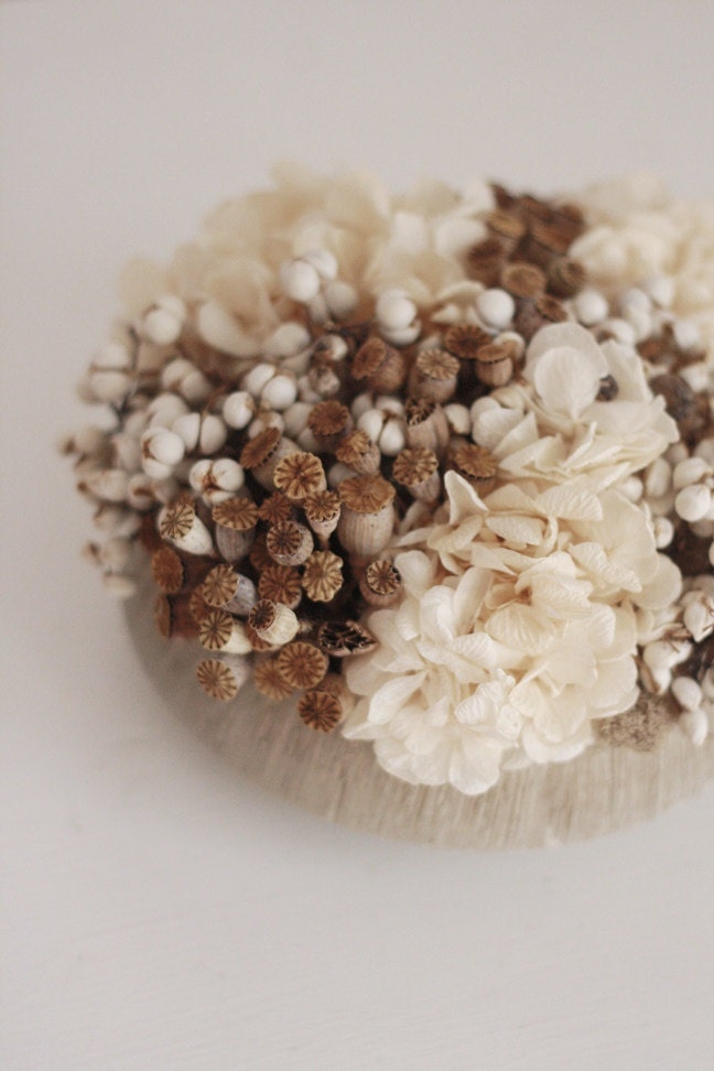 soft textures - modern dried flower arrangement
