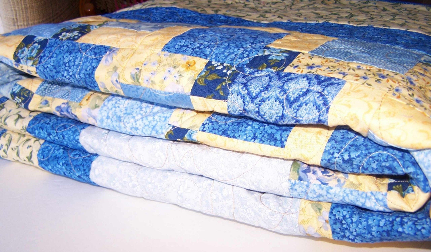 Sale French Country Shabby Chic Quilt - twin/full - 75 X 92 inches