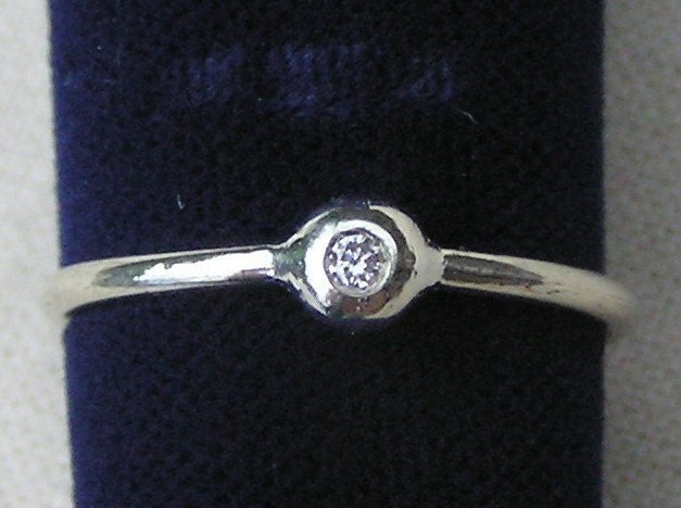 14K White Gold Love Dot Ring With a Diamond