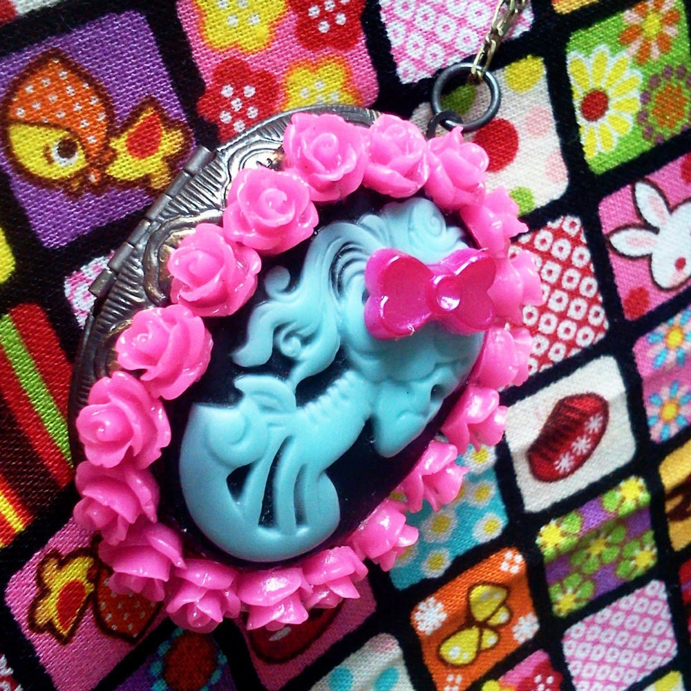 Hot Pink Lolita Skeletina Locket Kawaii Kitsch Lolita EGL Unique Harajuku Street Fashion Chic victorian elegance romance Simple