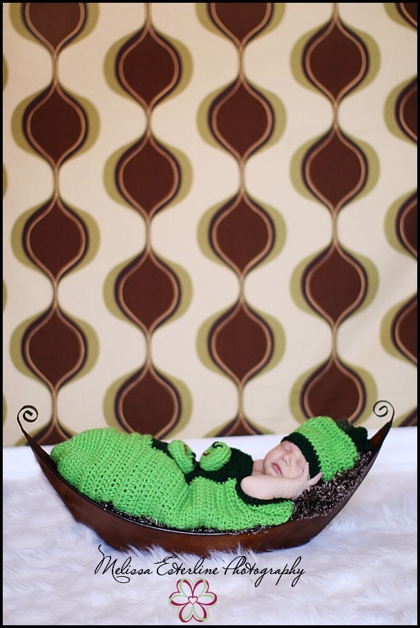 Olivia Grace Nolan Collection Infant Cocoon Nursing Wrap Three Peas in a Pod and Beanie set