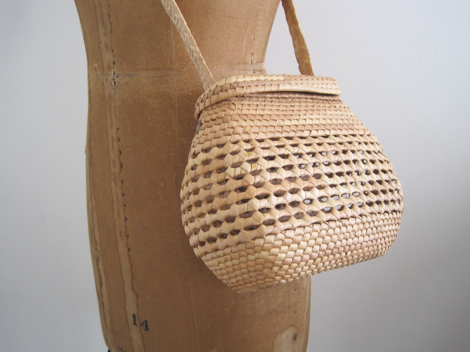 vintage 1970s creel purse  ( RIVER EDGE )