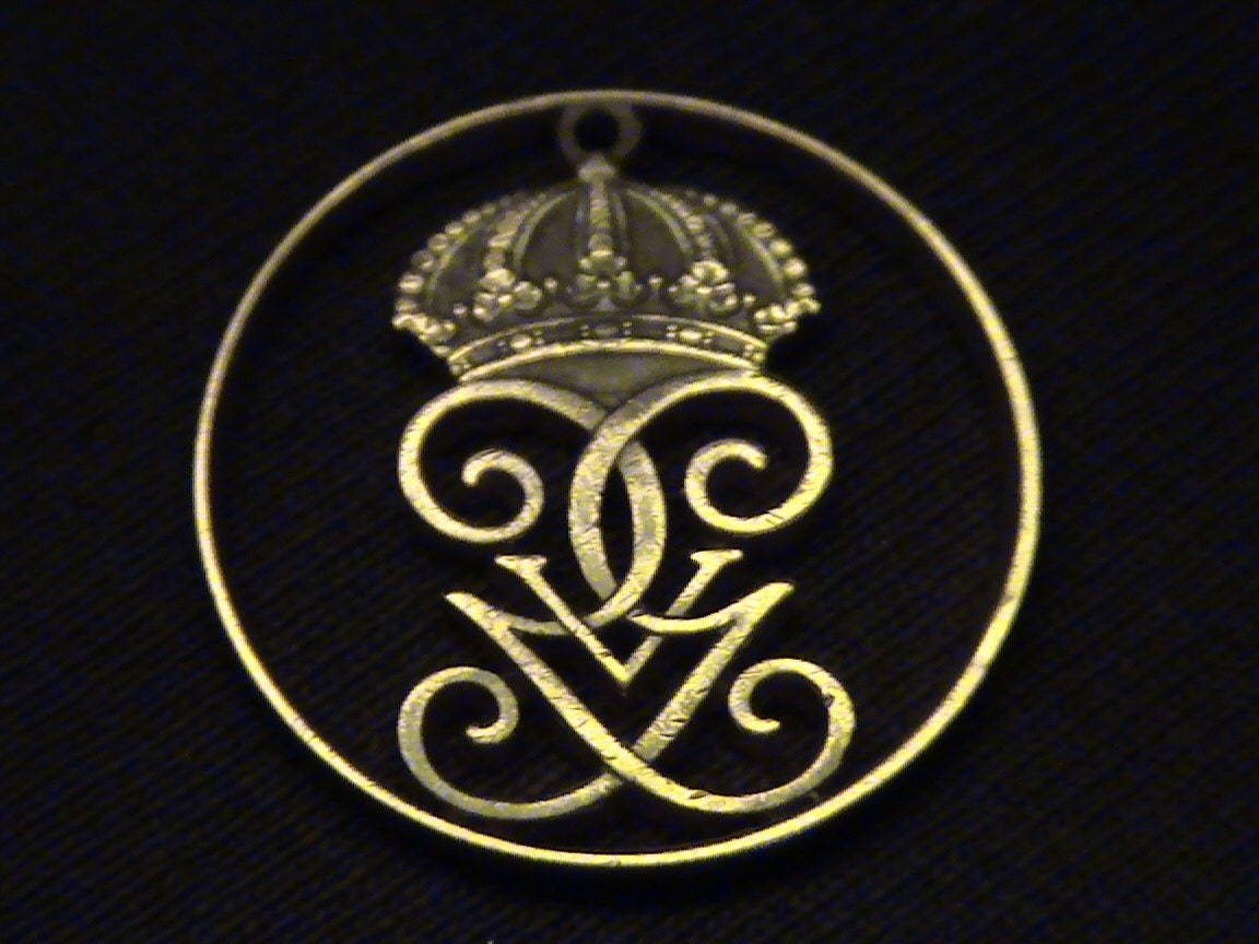 Sweden - cut coin pendant - w/ Gustav V Insignia - 1930