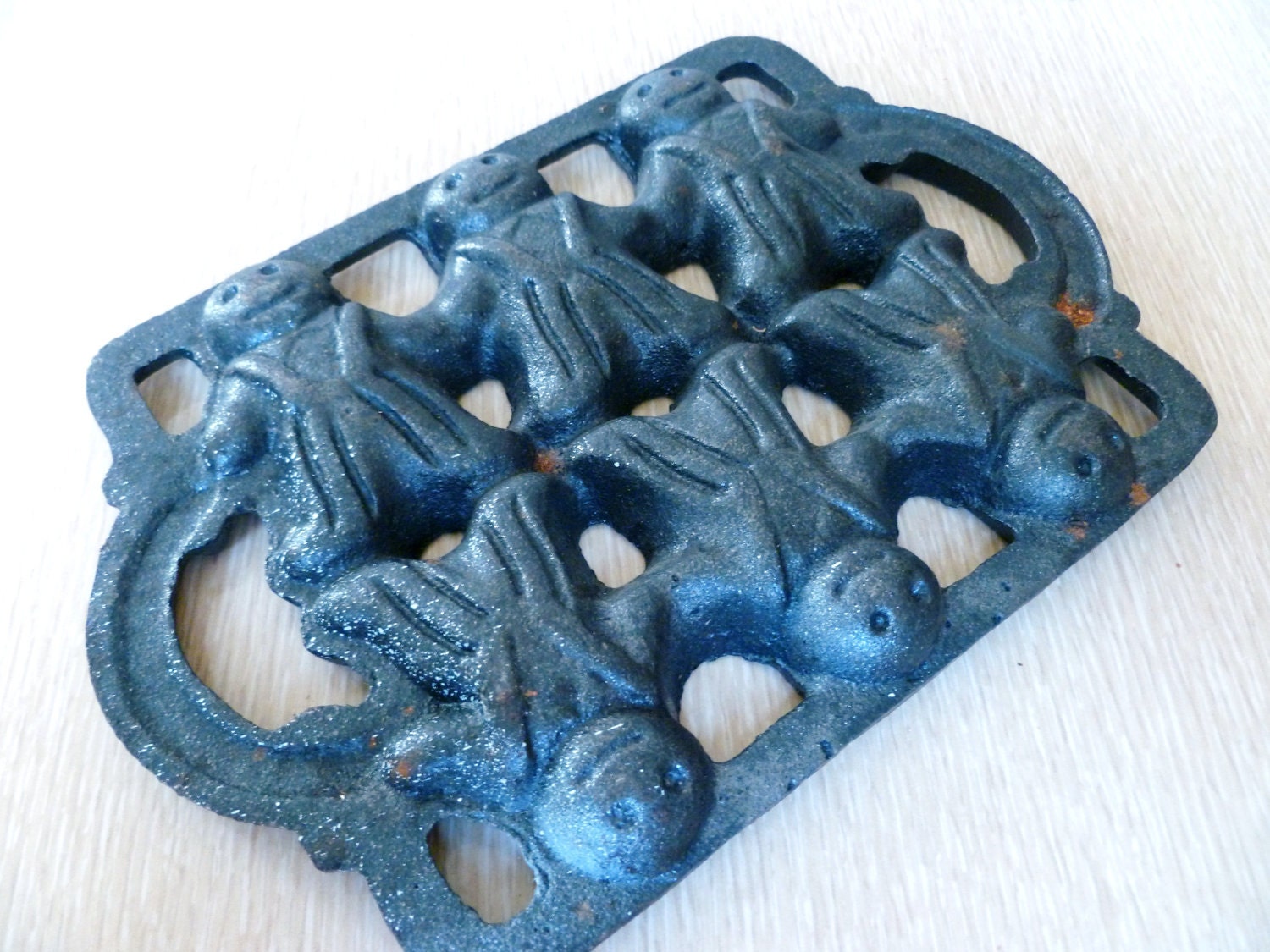 Vintage cast iron gingerbread man mold