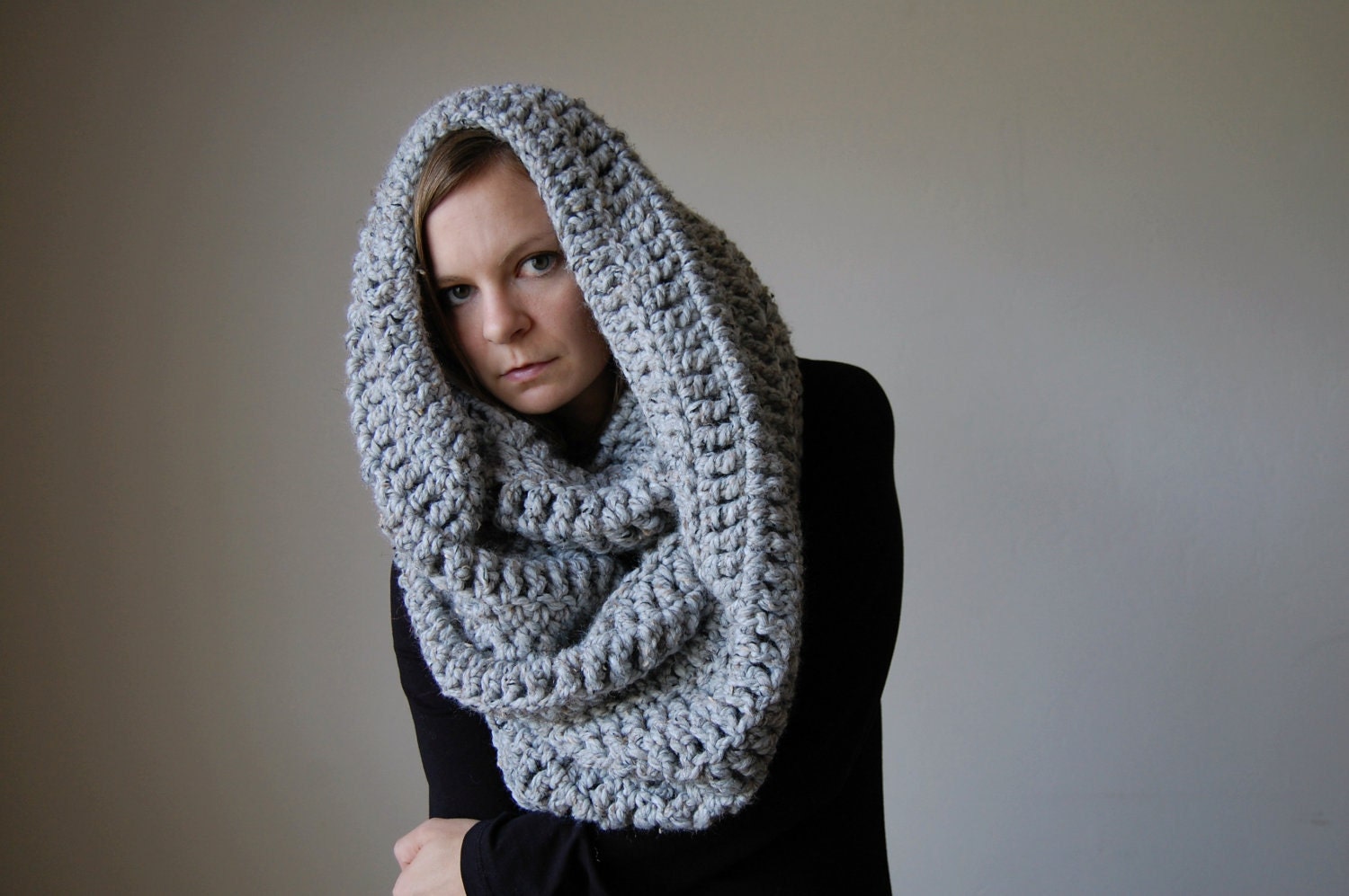 the alaskan chunky infinity scarf shawl hood / grey marble