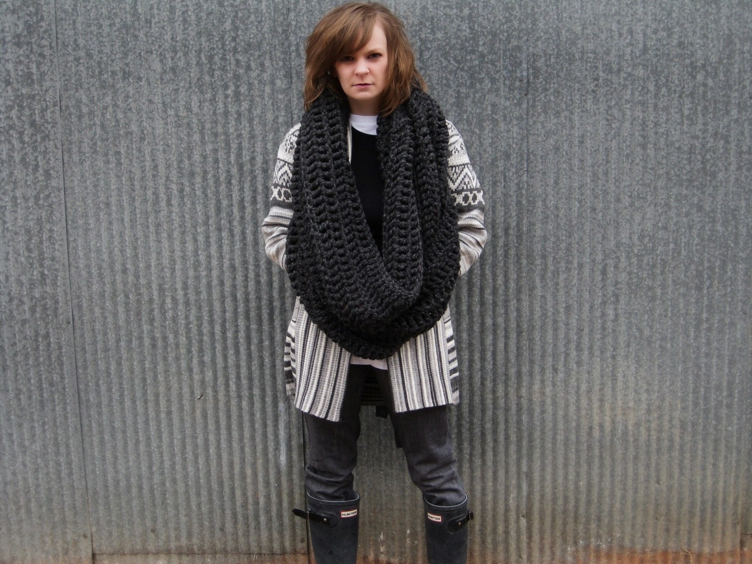 the alaskan chunky infinity scarf shawl hood / charcoal grey